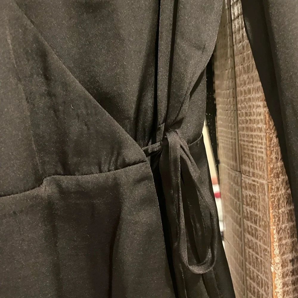 Black silk wrap blouse - Picture 3 of 6